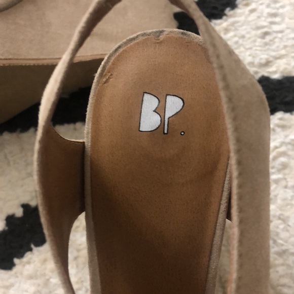 BP Beige Wedge Sandal Heels Suede Fabric 9M - Picture 5 of 10